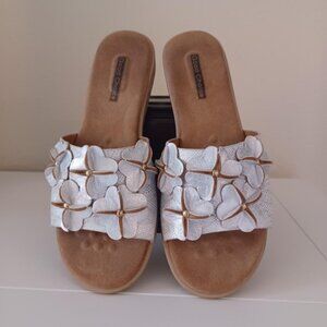 Good Choice "Lainey" Floral Slip-On Sandals Size 9